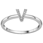 0,06 Karat Alphabet Collection V harfi Yüzük