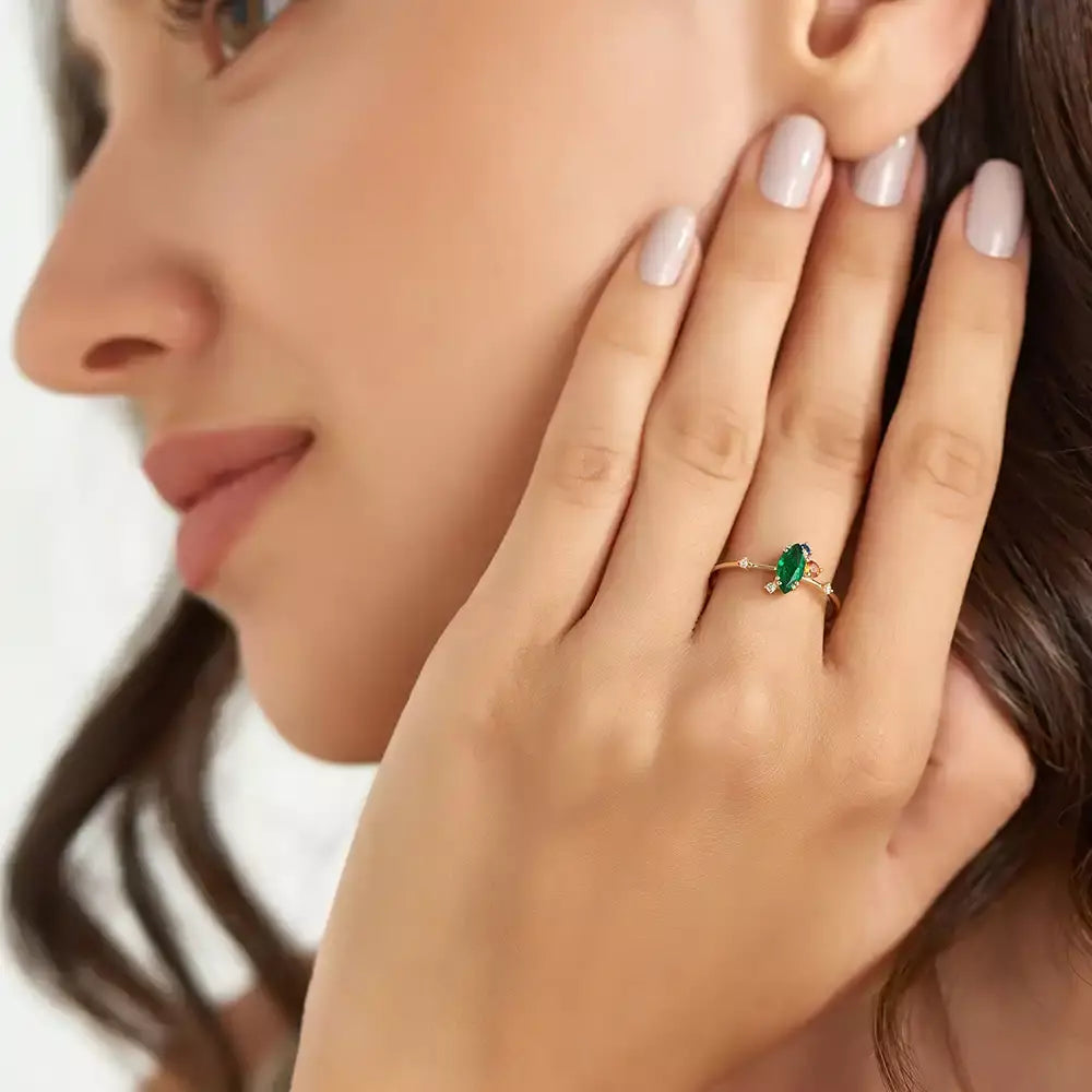 Arist 0.64 CT Multi-Color Sapphire and Emerald Yellow Gold Ring
