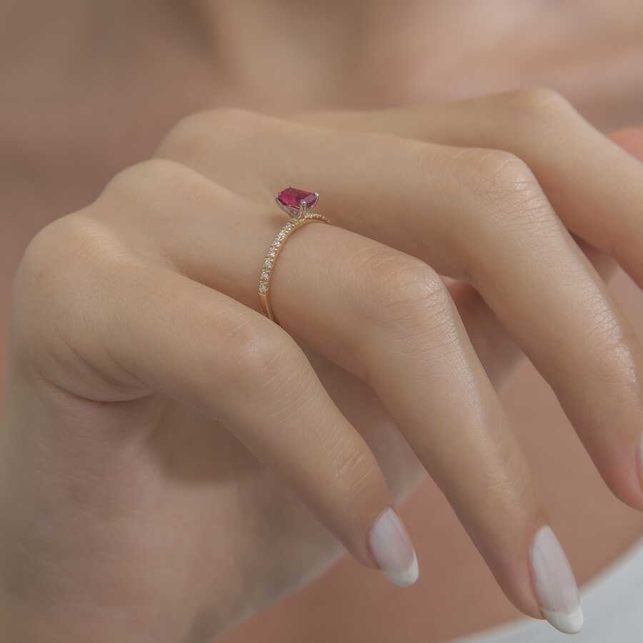 0,72 Karat Pırlantalı Yakut Yüzük