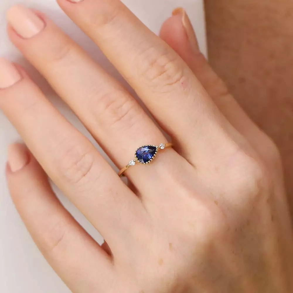 Arlo 0.94 CT Sapphire and Diamond Yellow Gold Ring