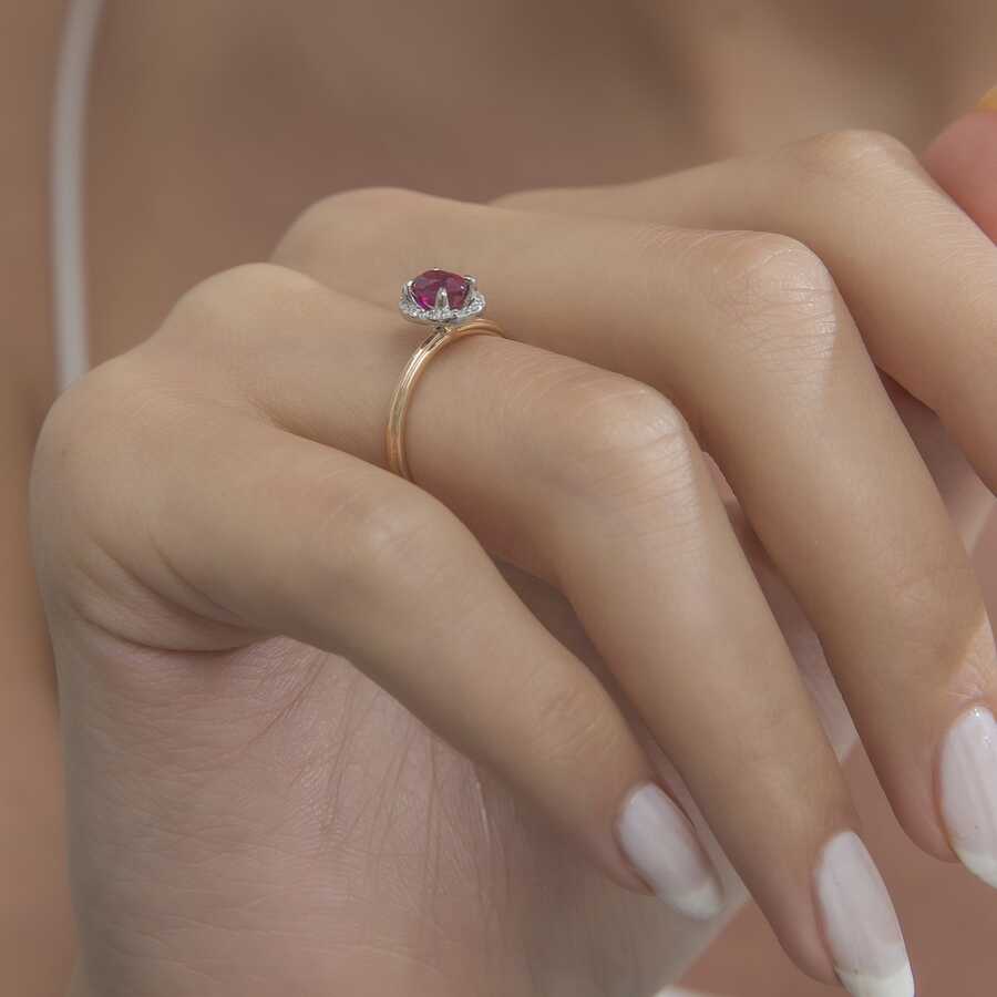 0,97 Karat Pırlantalı Yakut Yüzük
