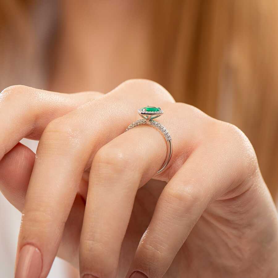 1,24 Karat Pırlantalı Zümrüt Yüzük