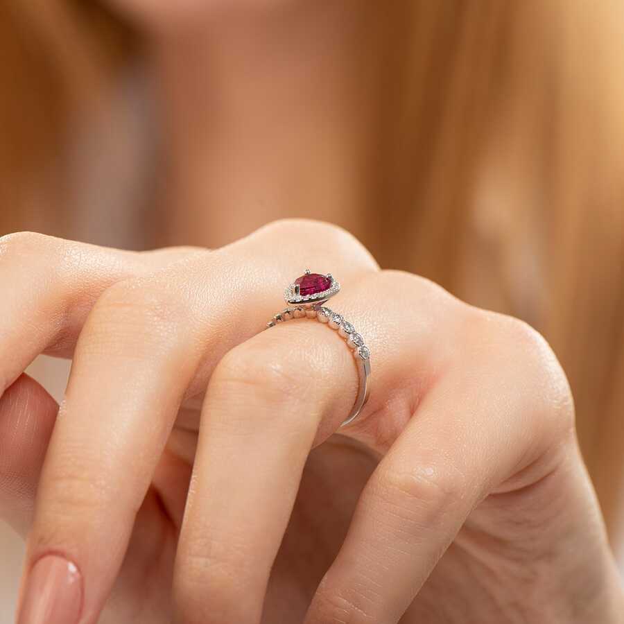 1,47 Karat Pırlantalı Yakut Yüzük