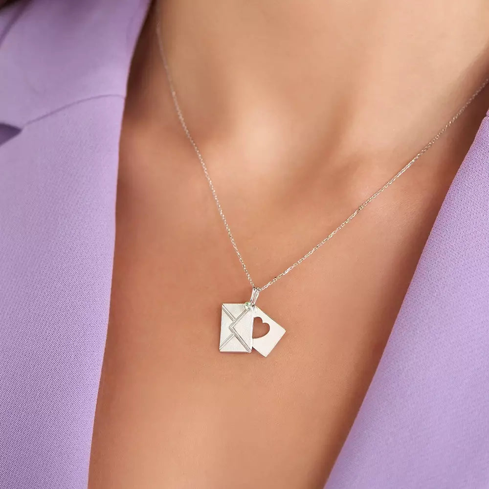 Envelope White Gold Necklace with Green Sapphire Stone