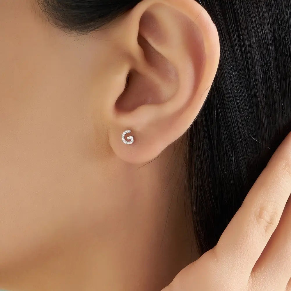 G Harf Pırlanta Taşlı Beyaz Altın Piercing