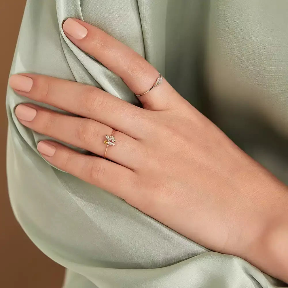 Micra 0.23 CT Yellow Safir ve Baget Pırlanta Taşlı Yüzük
