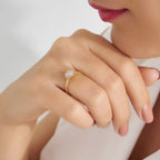 Shiny Yellow Gold Ring with Baguette-Cut Diamond