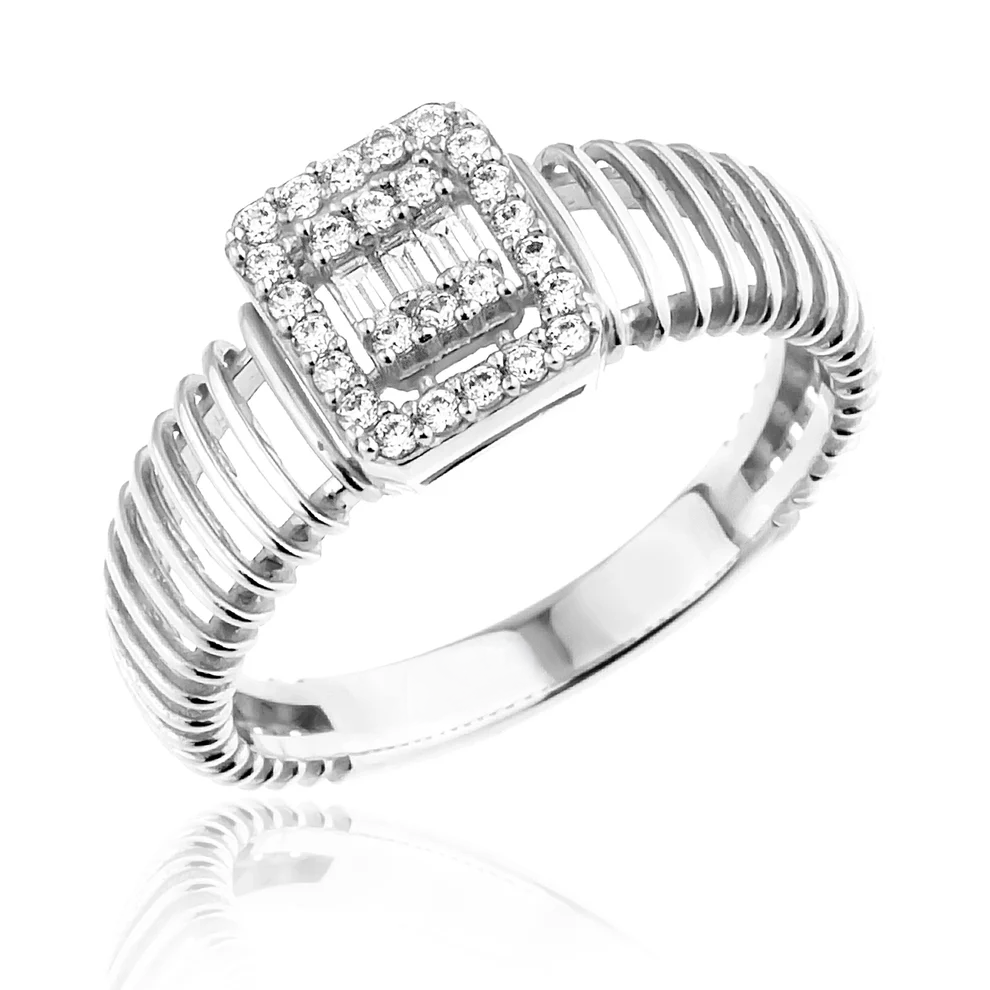 14 Karat Gold Rose Filigree Baguette Ring